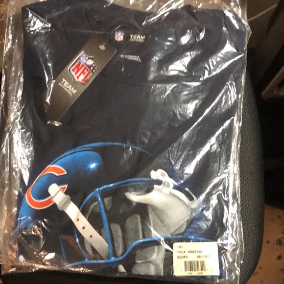 Chicago Bears NFL Ultimate Football Helmet Navy Blue Tee Shirt Men’s Large - Picture 3 of 5